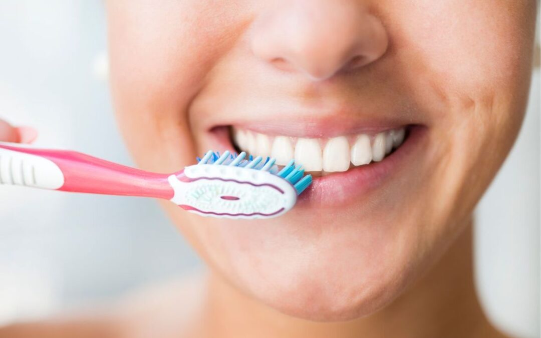 La pulizia degli impianti dentali fissi: come prendersi cura dell’igiene orale